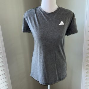 💋 3/$30 Adidas Athletic Tee